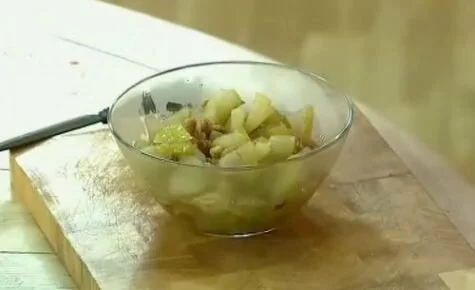 Яблочное варенье с грецкими орехами